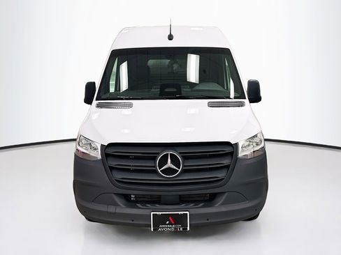 Used 2025 Mercedes-Benz Sprinter 2500 image 2