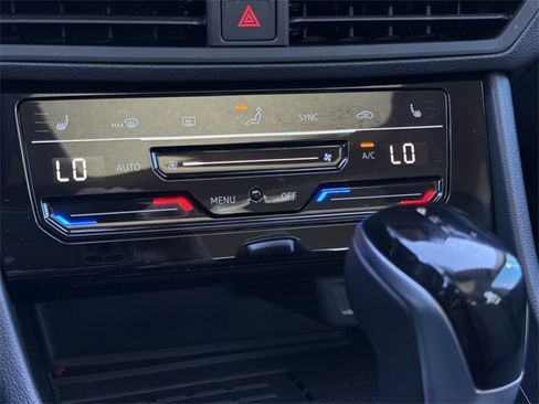 Certified 2025 Volkswagen Jetta SE image 18