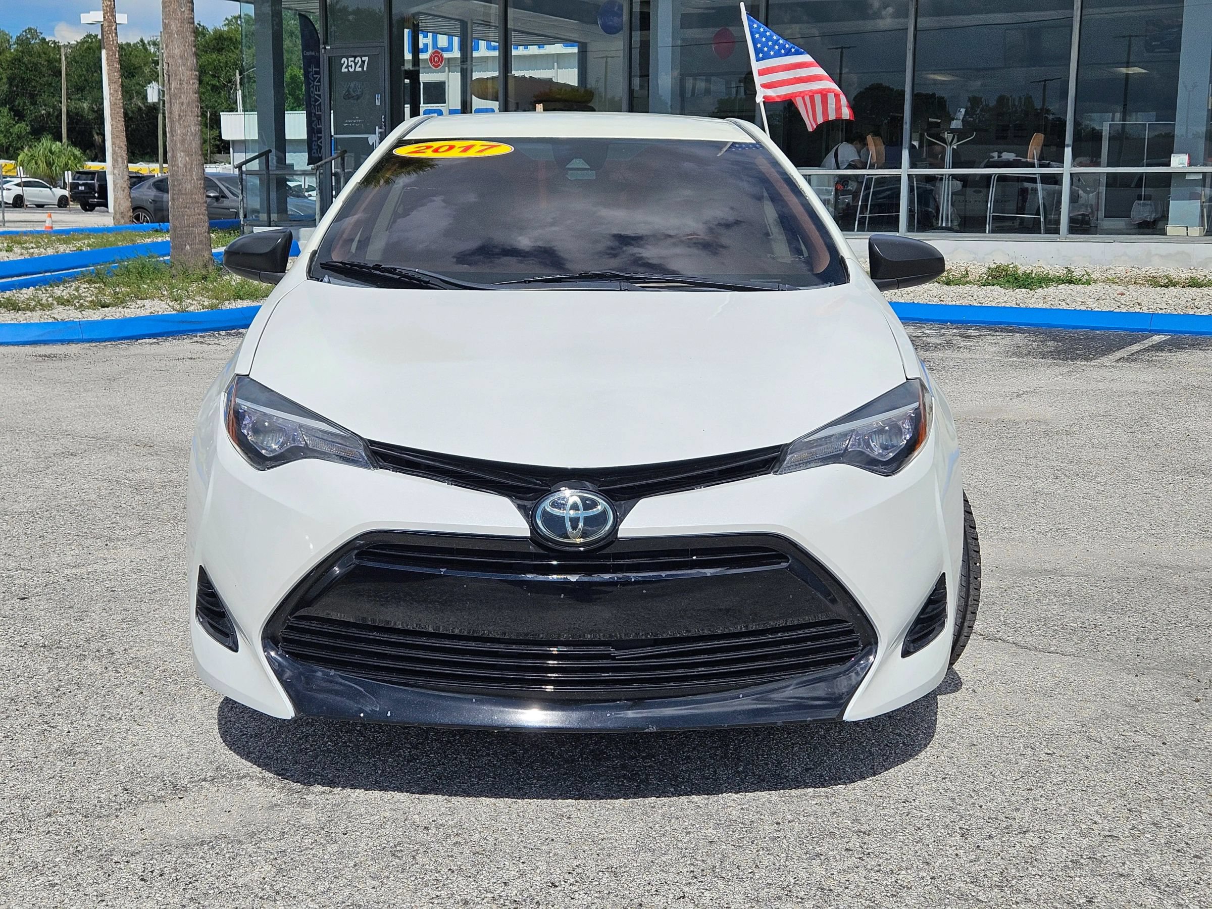 Used 2017 Toyota Corolla LE FWD image 2