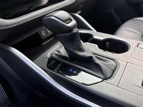 Used 2024 Toyota Highlander XLE image 20