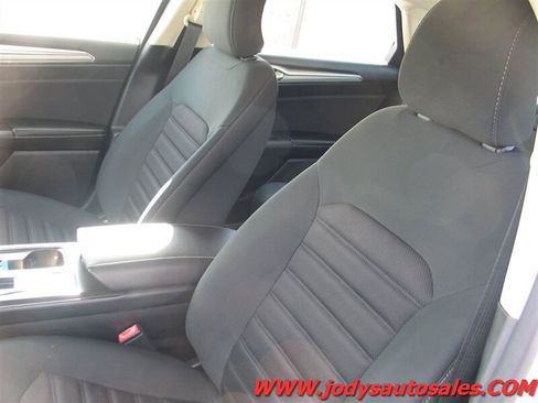 Used 2018 Ford Fusion SE FWD image 5