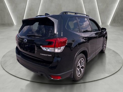 Used 2023 Subaru Forester Premium AWD/4WD image 3
