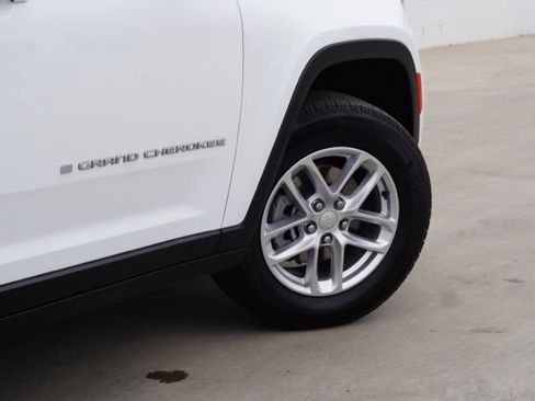 Used 2024 Jeep Grand Cherokee Laredo X RWD image 9
