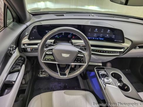 Certified 2024 Cadillac Lyriq Luxury RWD image 3