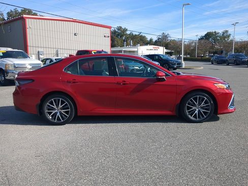 Used 2024 Toyota Camry XLE image 12