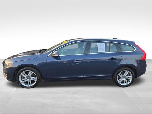 Used 2015 Volvo V60 T5 Premier image 2