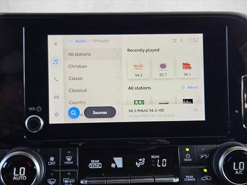 Used 2023 Toyota Highlander L FWD image 12
