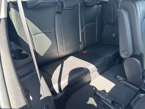 Used 2024 Toyota Highlander Platinum image 16