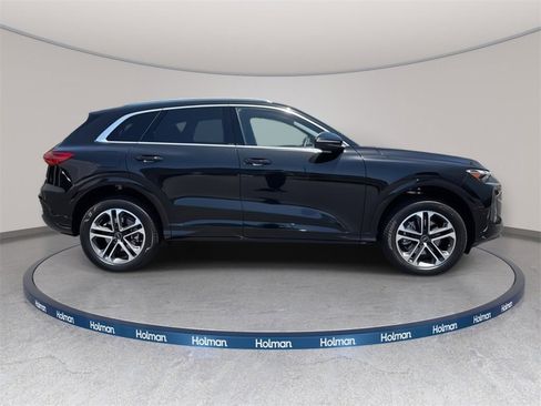 Certified 2025 Audi Q5 Premium w/ Convenience Package image 4