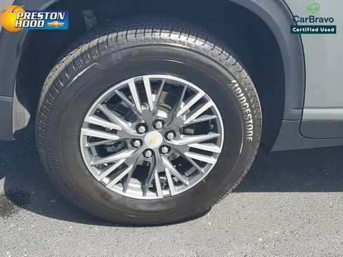 Used 2025 Chevrolet Traverse LT FWD image 7