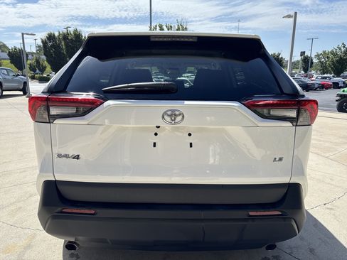 Used 2022 Toyota RAV4 LE FWD image 8