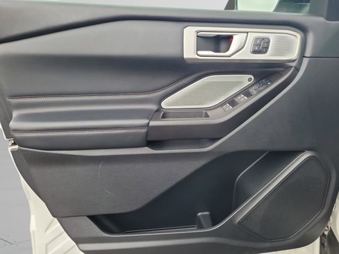 Used 2020 Ford Explorer Platinum w/ Premium Technology Package image 20