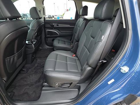 Used 2025 Kia Telluride EX w/ EX Captain's Chair Package AWD/4WD image 21
