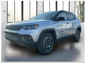 Used 2025 Jeep Compass Trailhawk AWD/4WD video 1