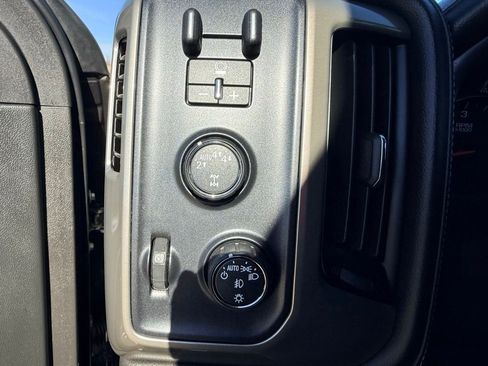 Used 2018 Chevrolet Silverado 1500 High Country image 23