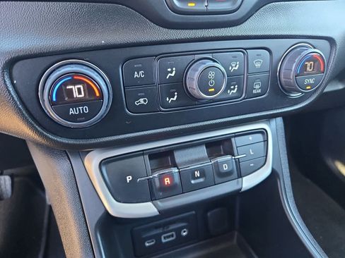 Used 2022 GMC Terrain SLE w/ Driver Convenience Package image 29