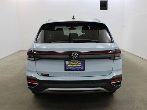 New 2026 Volkswagen Taos SE image 4