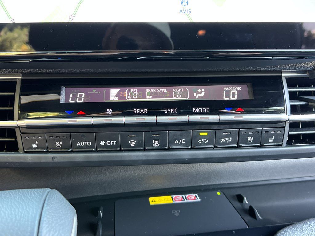 Used 2025 Toyota Sienna Platinum AWD/4WD image 17