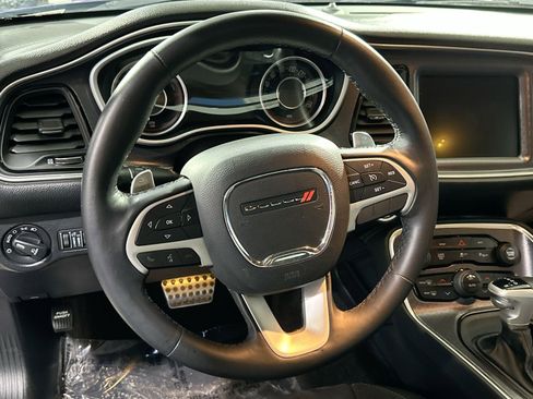 Used 2016 Dodge Challenger R/T Scat Pack w/ Leather Interior Group image 18