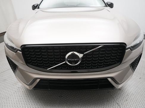 Used 2024 Volvo XC60 B5 Plus w/ Protection Package Premier image 22