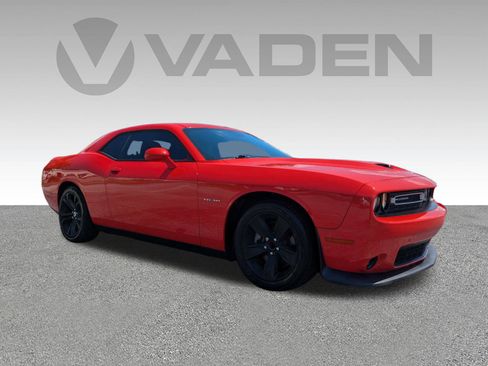 Used 2022 Dodge Challenger R/T RWD image 3