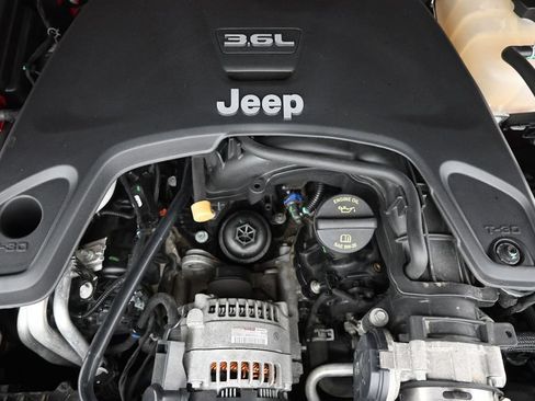 Used 2021 Jeep Gladiator Overland w/ Popular Equipment Package AWD/4WD image 46