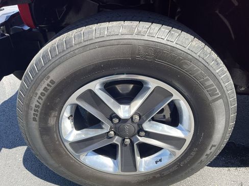 Used 2021 Jeep Wrangler Unlimited Sahara AWD/4WD image 14