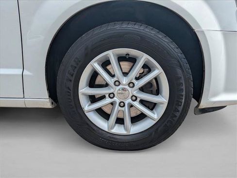 Used 2020 Dodge Grand Caravan SXT FWD image 21