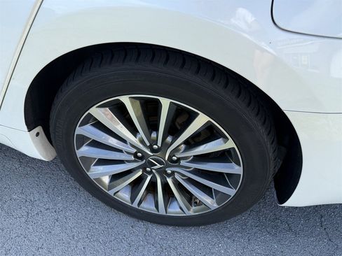 Used 2017 Kia Cadenza Premium w/ Luxury Package FWD image 7