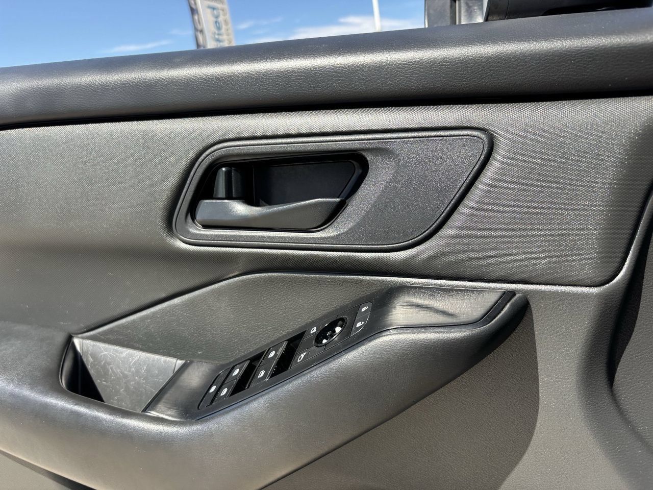 Used 2024 Nissan Rogue S FWD image 19