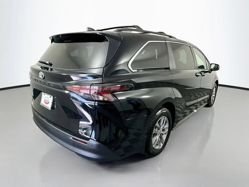 Used 2026 Toyota Sienna XLE AWD/4WD image 5