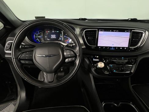 Used 2022 Chrysler Pacifica Limited w/ Uconnect Theater Family Group image 16
