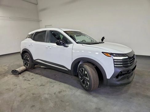 Used 2026 Nissan Kicks SV AWD/4WD image 1