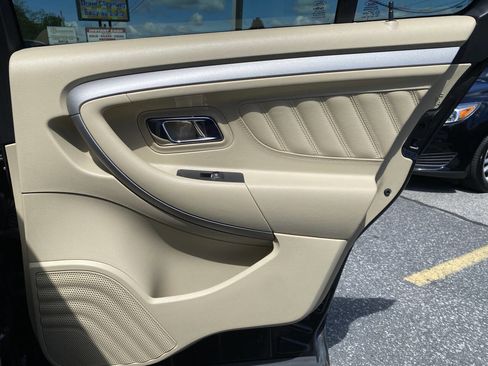 Used 2016 Ford Taurus SE FWD image 22