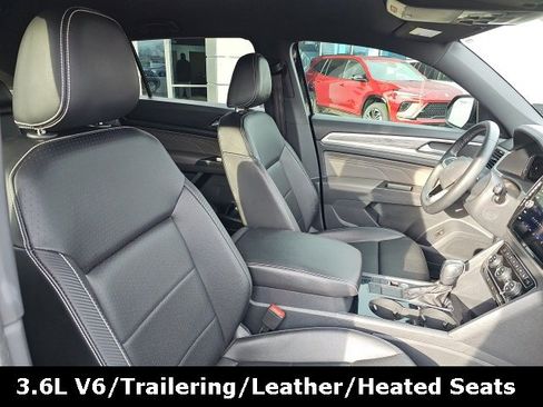 Used 2023 Volkswagen Atlas Cross Sport SE image 32