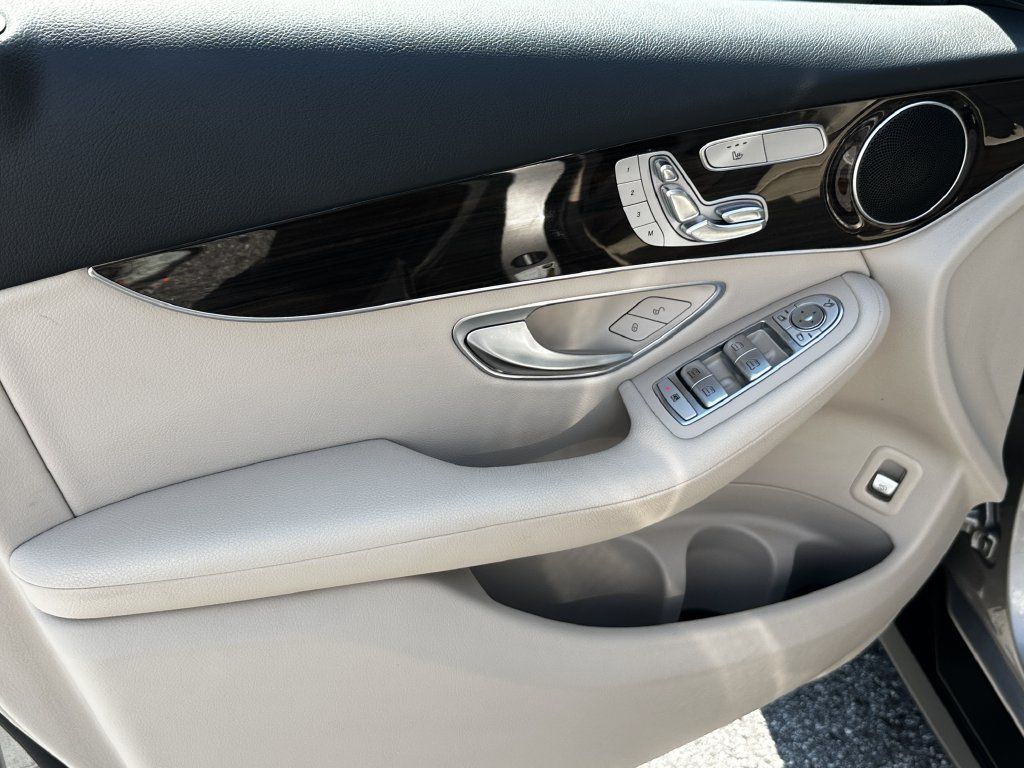 Certified 2021 Mercedes-Benz GLC 300 image 11