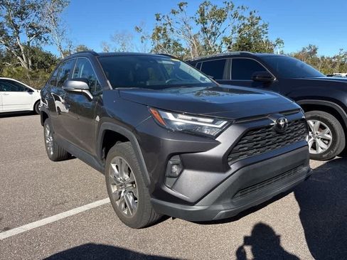 Used 2022 Toyota RAV4 XLE Premium image 4