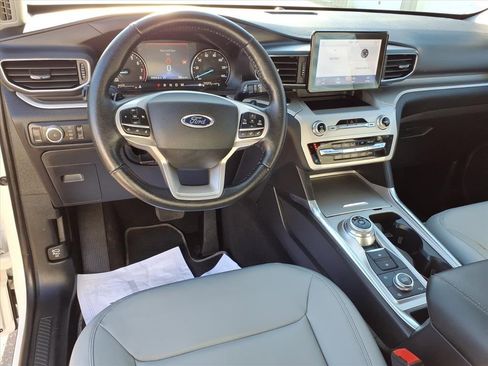 Used 2021 Ford Explorer XLT w/ Equipment Group 202A image 16
