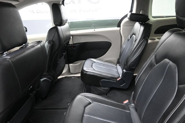 Used 2024 Chrysler Pacifica Touring-L FWD image 23