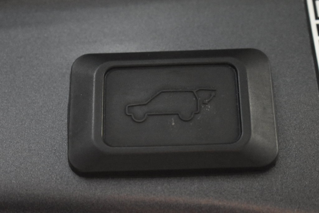Used 2022 Toyota RAV4 Limited AWD/4WD image 40
