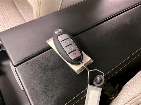 Certified 2021 Nissan Rogue SV image 10