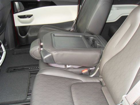 Used 2024 Kia Carnival SX image 24