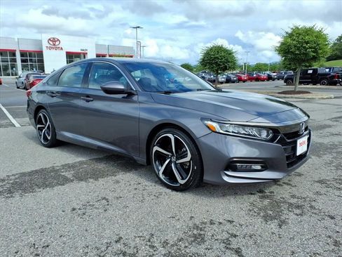 Used 2018 Honda Accord Sport image 2