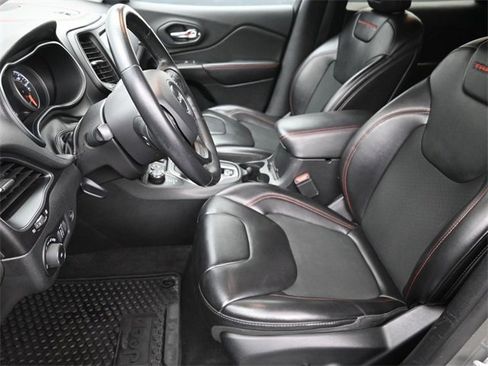 Used 2019 Jeep Cherokee Trailhawk w/ Comfort/Convenience Group image 17