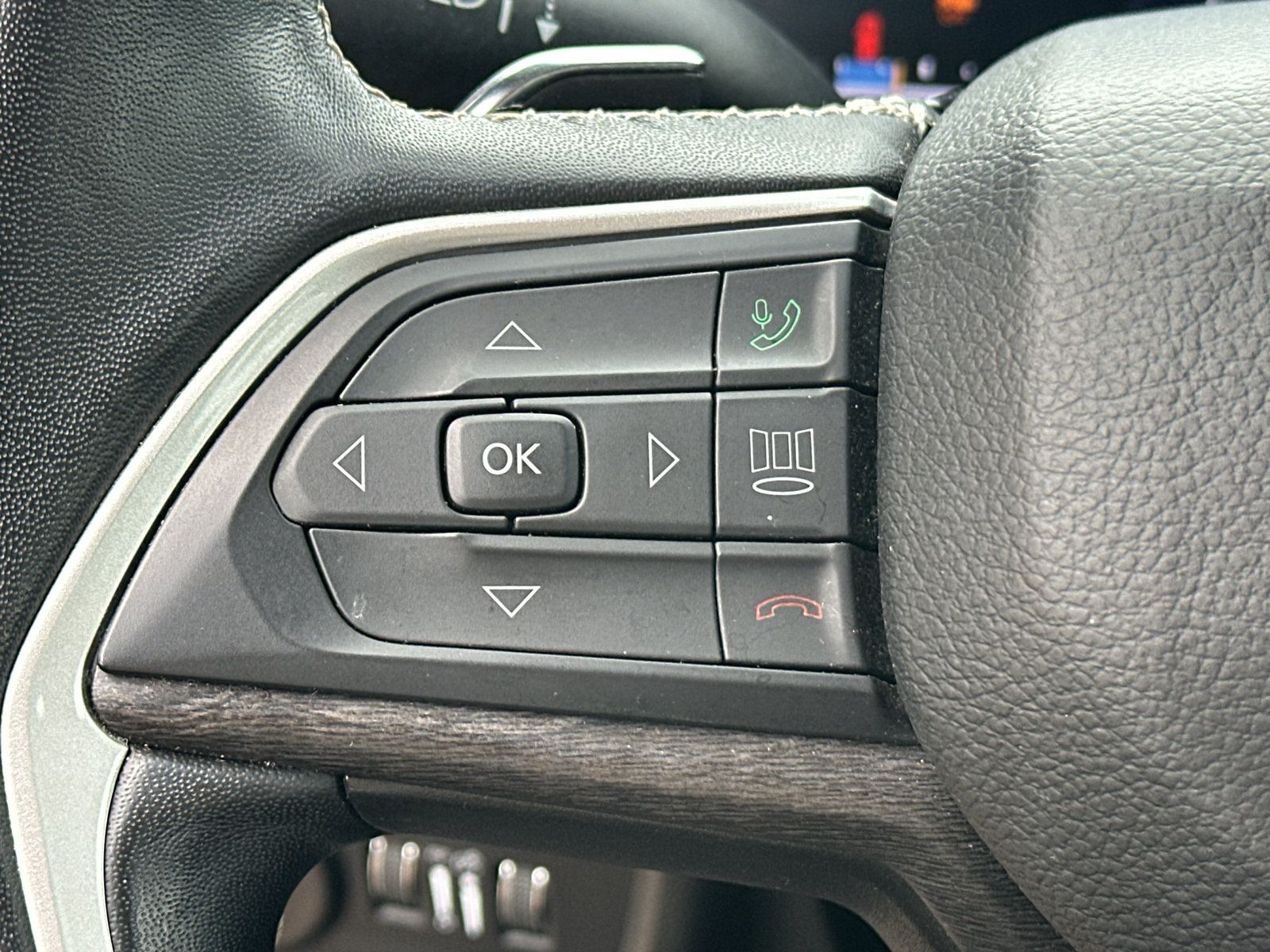 Used 2022 Jeep Grand Cherokee L Limited AWD/4WD image 18