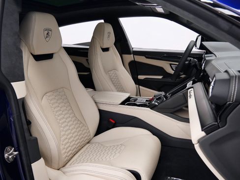 Used 2022 Lamborghini Urus AWD/4WD image 24