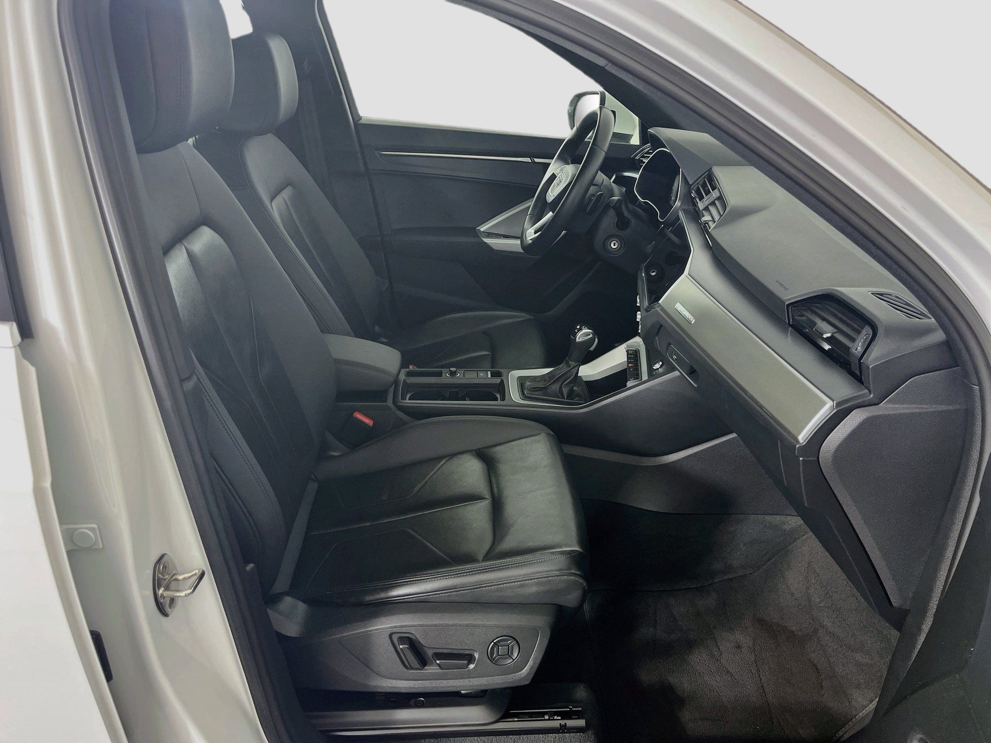 Used 2025 Audi Q3 2.0T Premium AWD/4WD image 32
