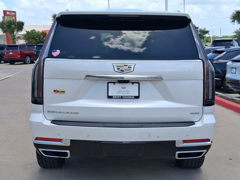 Used 2025 Cadillac Escalade Premium Luxury RWD image 5