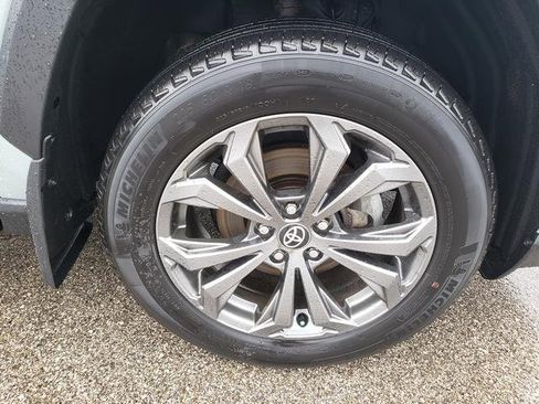 Used 2023 Toyota RAV4 XLE Premium image 27