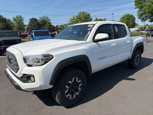 Used 2023 Toyota Tacoma TRD Off-Road w/ Technology Package AWD/4WD image 7
